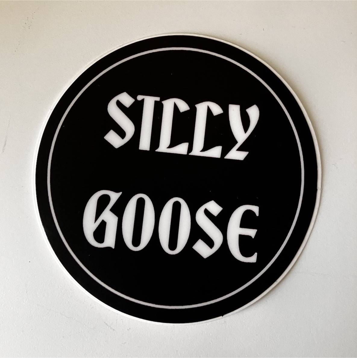 Silly Goose Vinyl Sticker, Self-Adhesive Matte Black Circle for Window Car