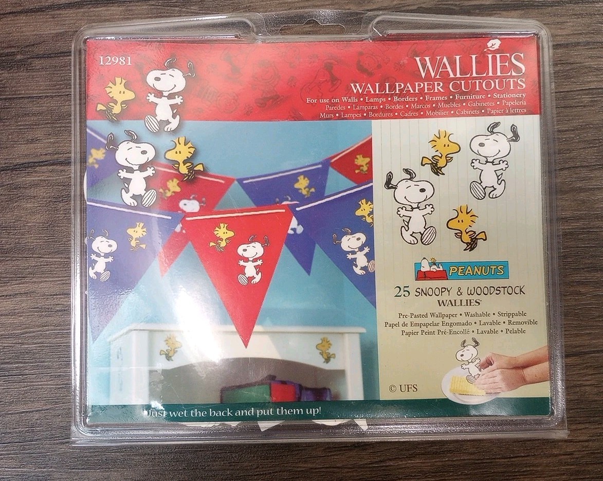 Wallies Peanuts Snoopy & Woodstock 25 Piece Cutouts Decals Prepasted Wallpaper