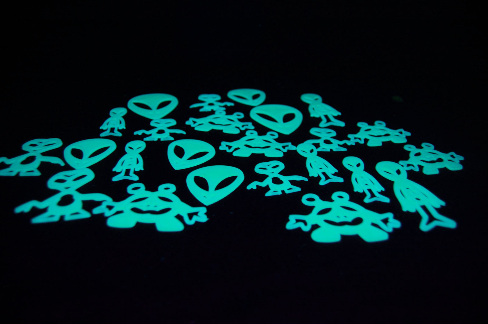 DirectGlow 24pc Glow in the Dark Luminous Space Aliens Wall Ceiling Kids Decor