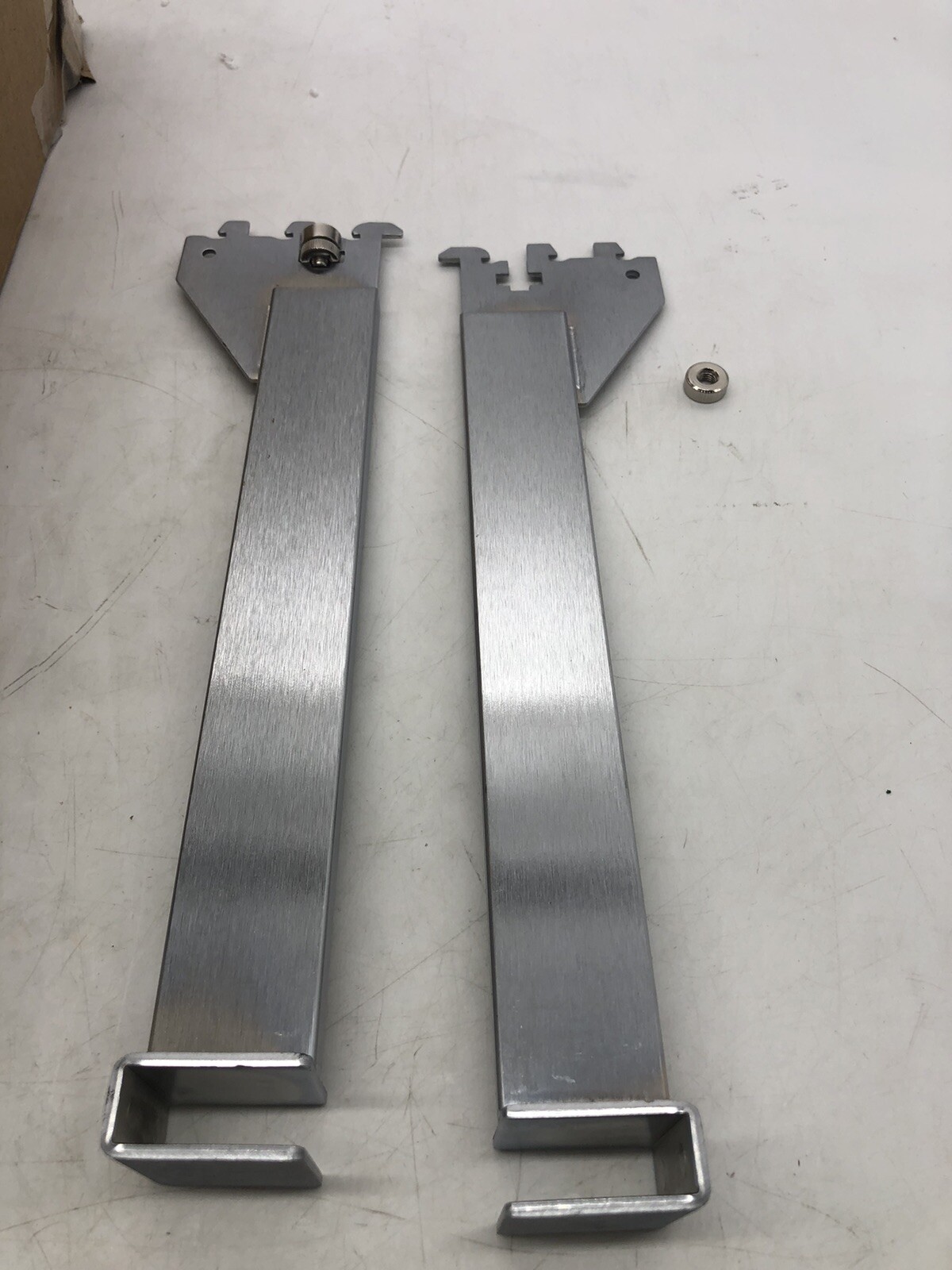 Econoco CR12-SC 12" Long Rectangular Hangrail Bracket (Pack of 25)