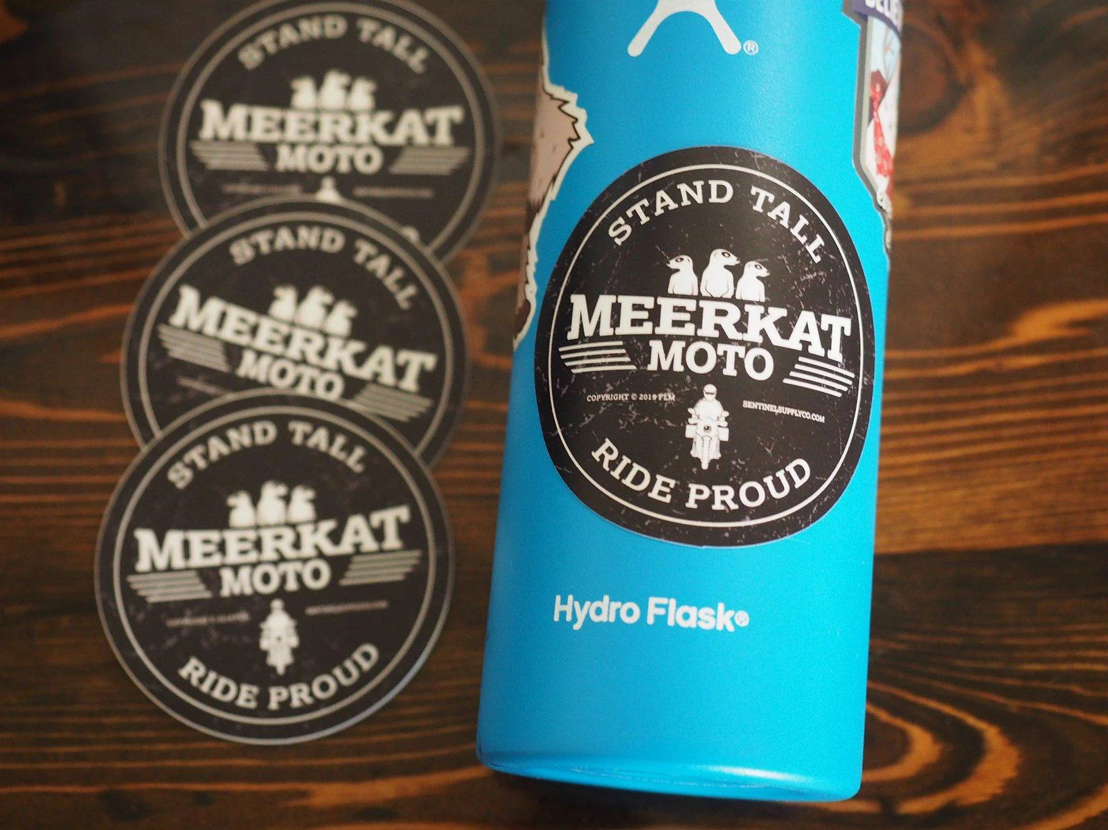 Meerkat Moto – Stand Tall Ride Proud Circle Sticker