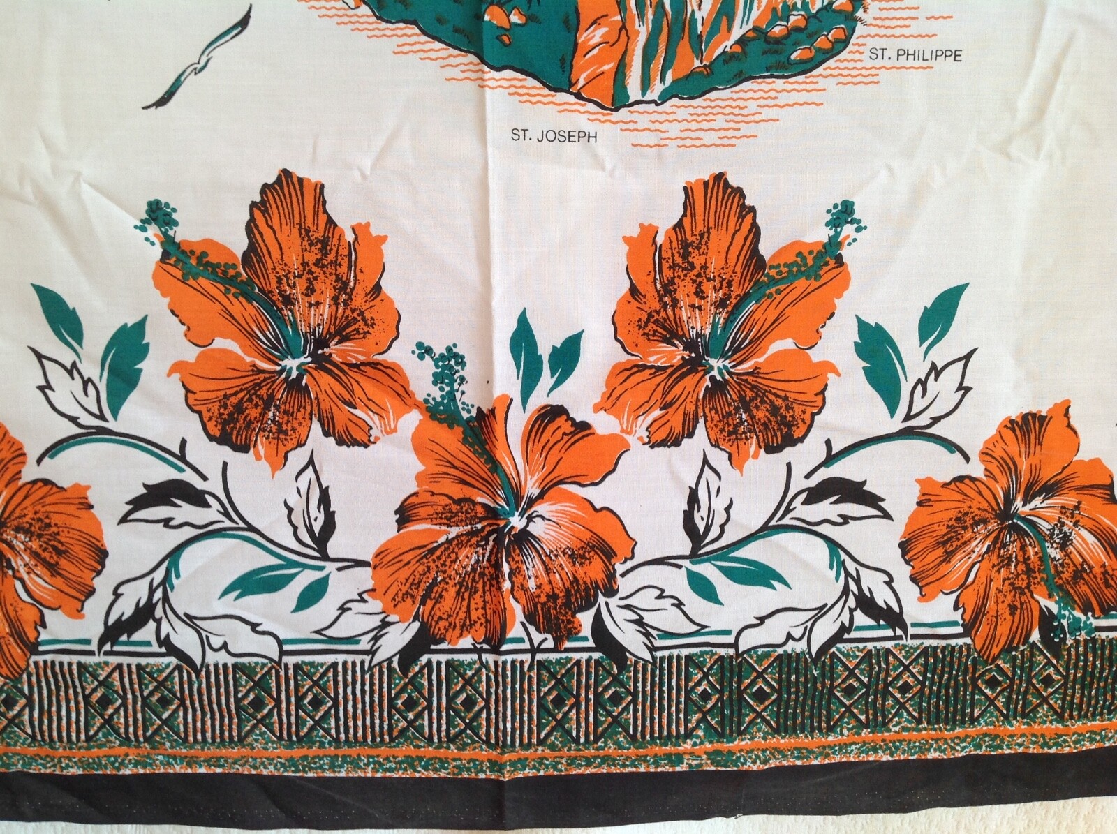 Reunion Island Wall Tapestry In Canvas ( CT01/19/8-21B )