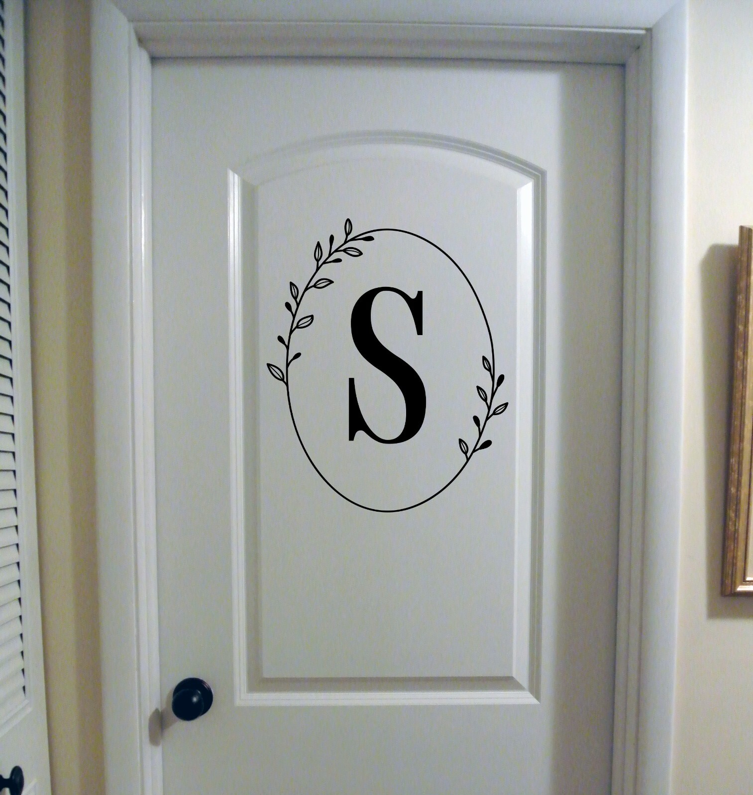Monogram in Oval Wreath Vinyl Decal – Family Name Initial – Die Cut Sticker