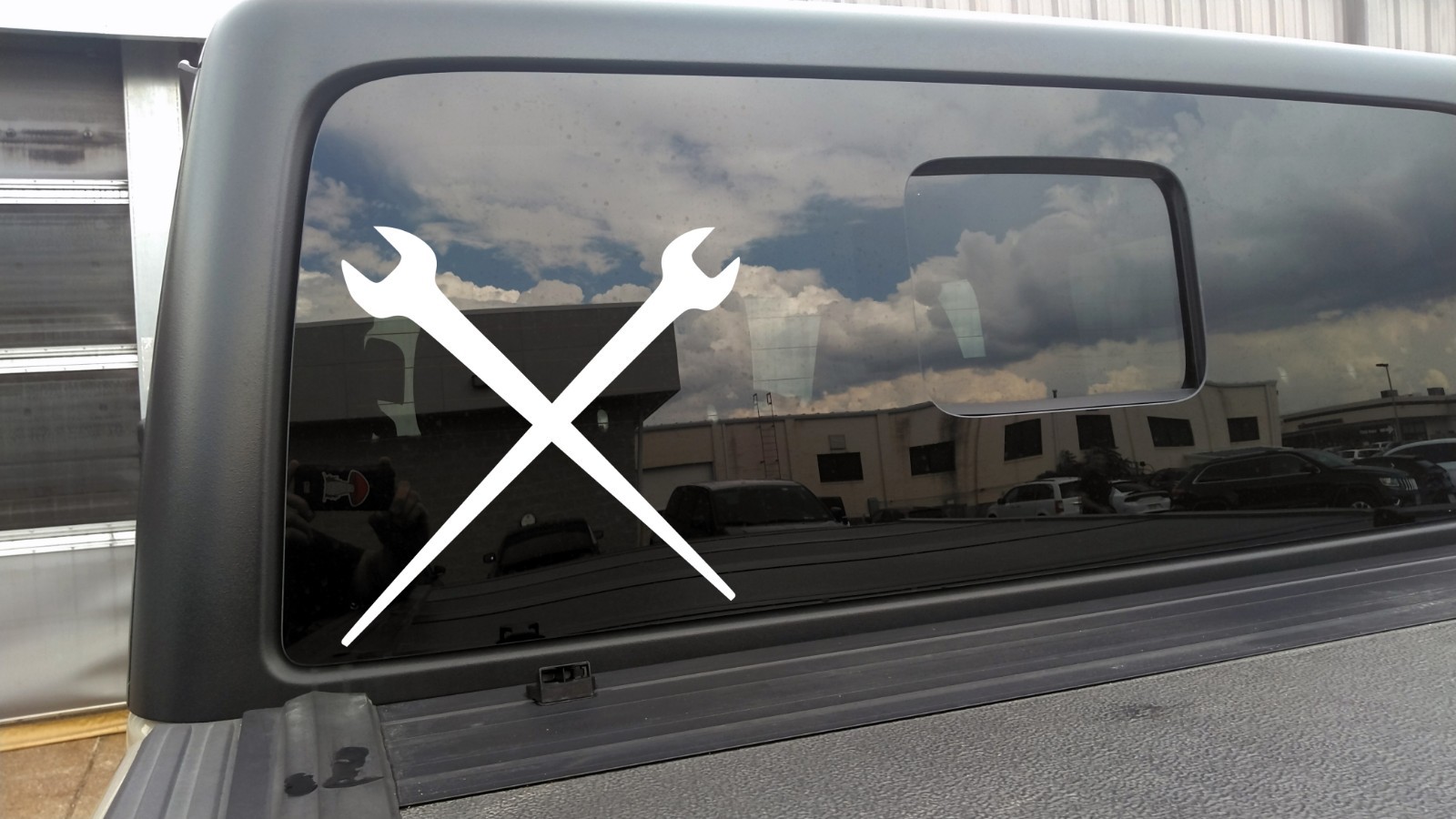 Crossed Spud Wrenches Vinyl Decal | Ironworker Tool Sticker | Construction Art