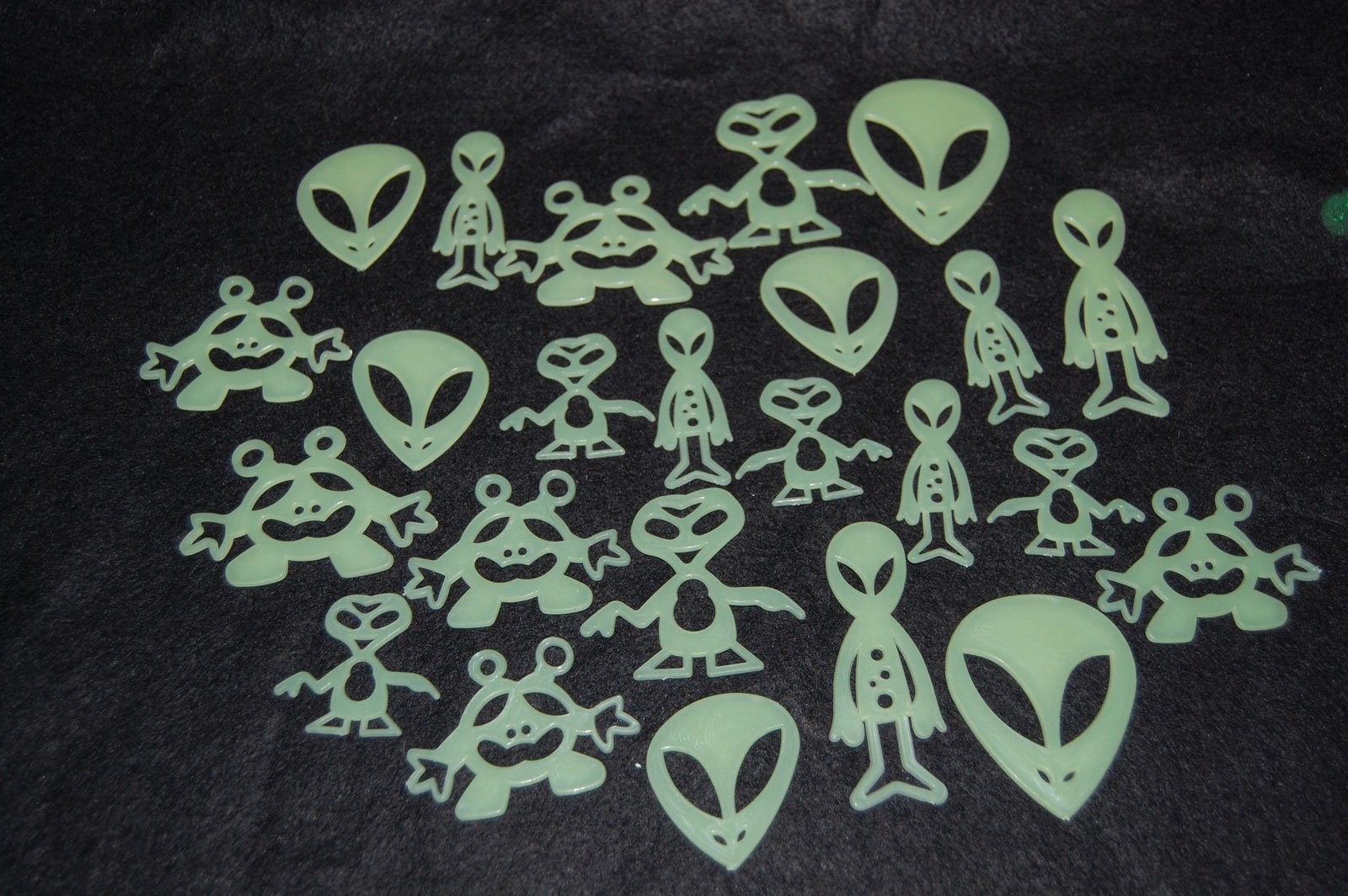 DirectGlow 24 Piece Glow in the Dark Aliens Wall Ceiling 1.25 inches, green