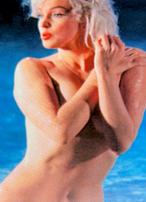 MARILYN MONROE STICKER✨💋✨🔥✨💋✨3 3/8” X 2 5/8”✨VINTAGE✨SEXY✨IN THE POOL✨❤️‍🔥