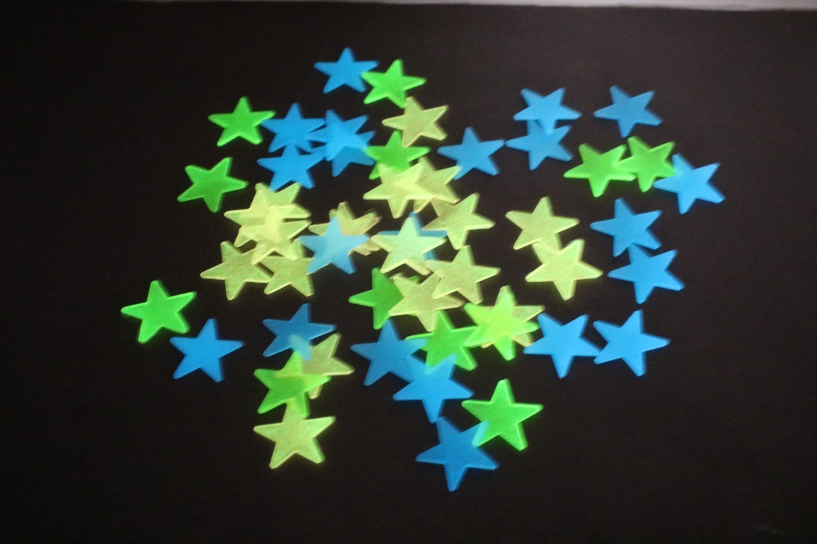 AM AMAONM 50 Pcs Colorful Glow in The Dark Luminous Stars LQQK