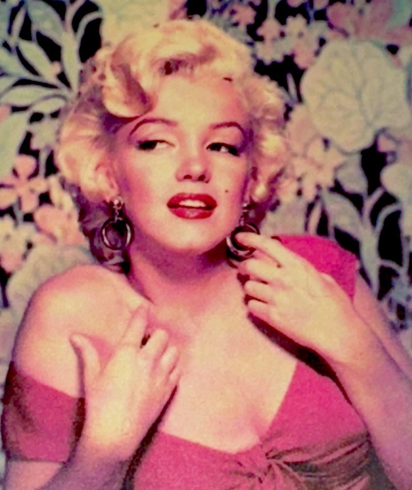 MARILYN MONROE STICKER✨💋🩷👗🩷💋✨2 3/4” X 2”✨SEXY & BEAUTIFUL✨AWESOME✨🌺💫