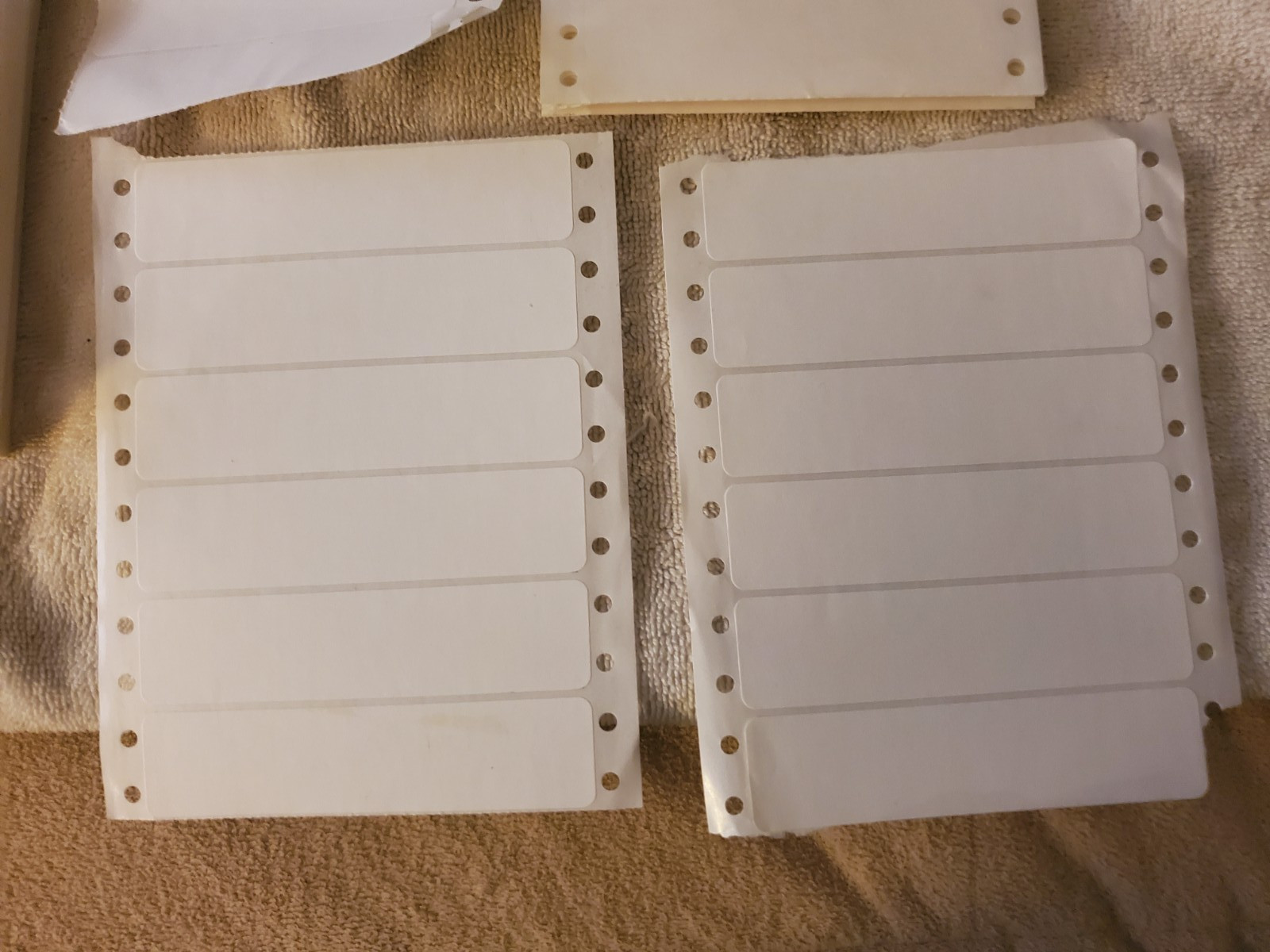 Peel & Stick White Labels Various Shapes x 2100 4 Different Sizes Many Uses