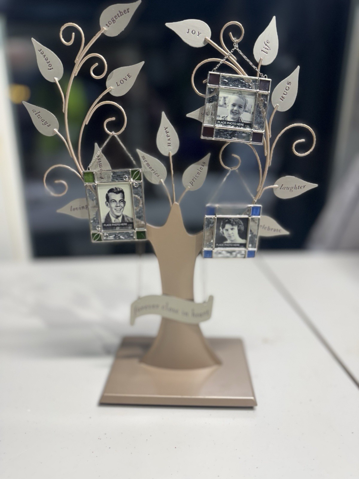 Hallmark Metal Photo Tree Frame – 3Hanging Frames – ©2004Size: OS Hallmark
