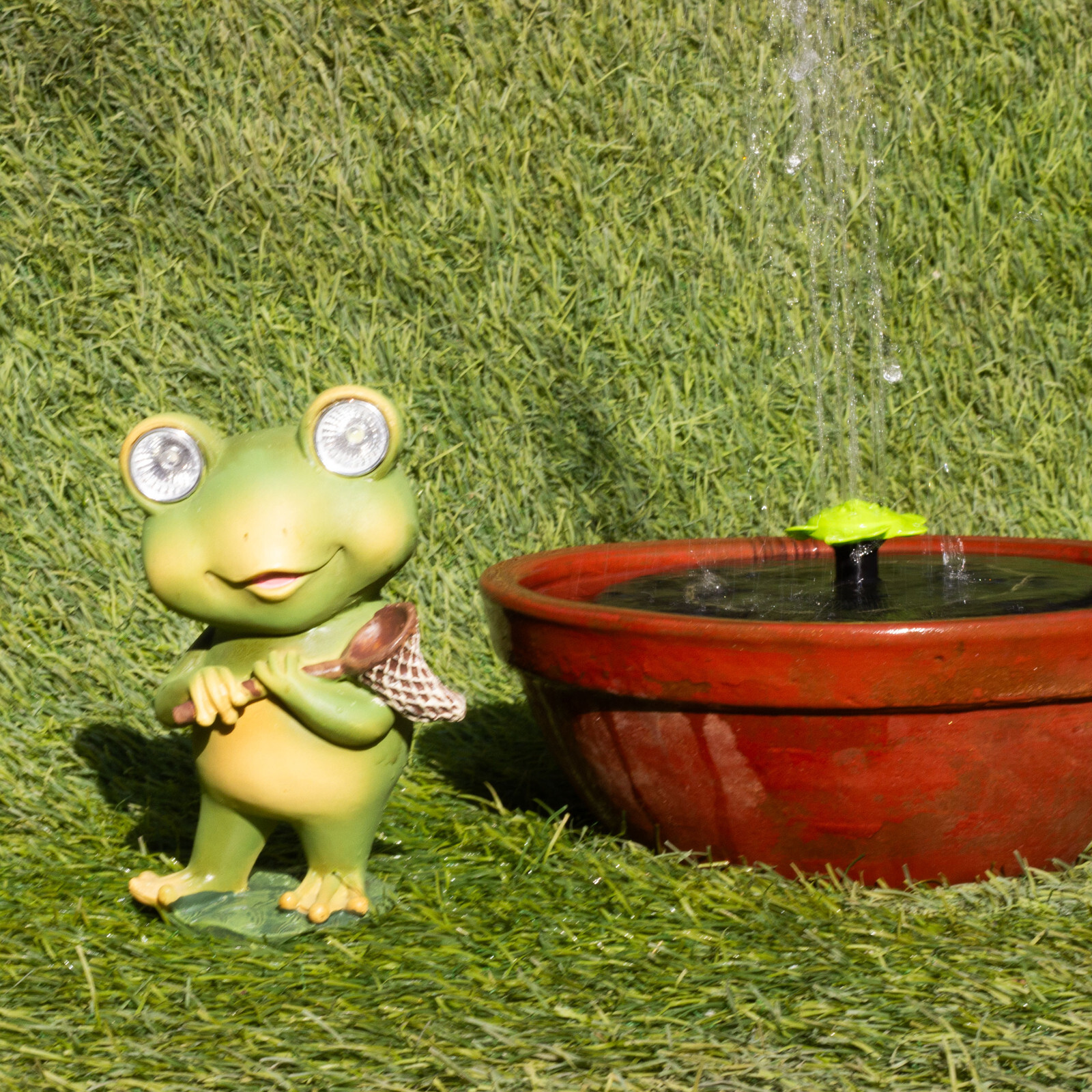 KRAFTSKALA Playful Solar-Powered Resin Adorable Frog Statue–Garden-Indoor Decor