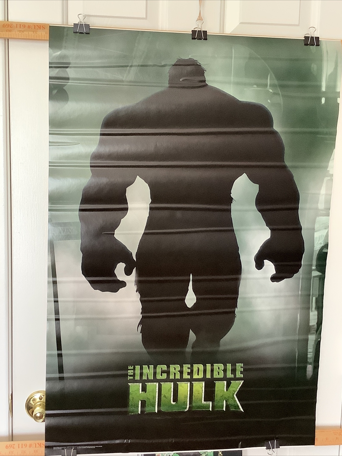 Incredible Hulk Peel & Stick Wall Art 24×36 RoomMates Removable & Repositionable
