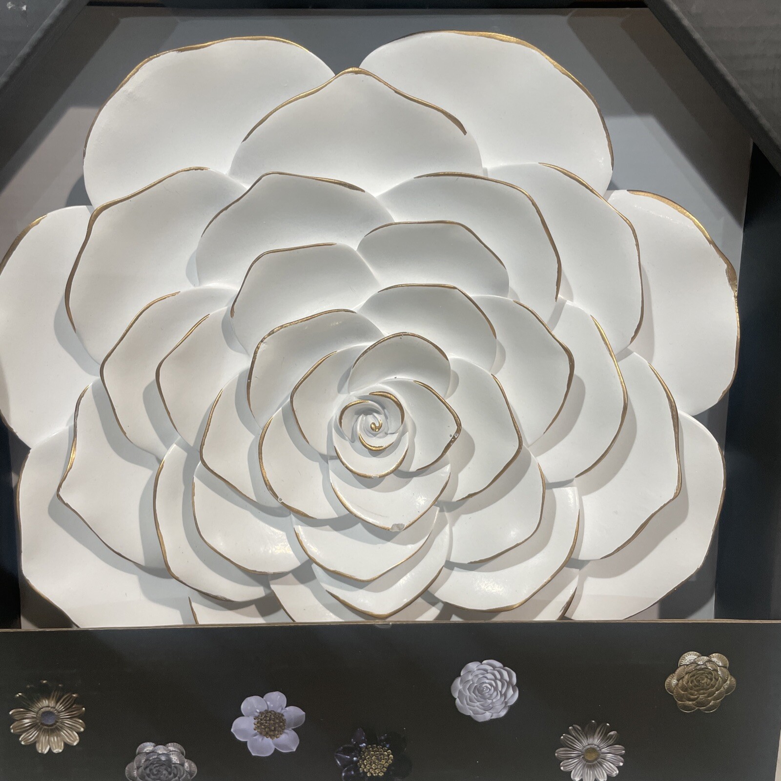 Wall 3rd Flower Decoration For any Room. Very Pretty. Brand New!