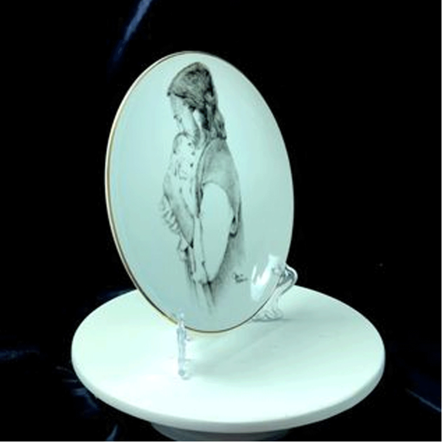 P13 Christ With Infant Close Plate White w/easel Mormon One Moment In Time LDS C