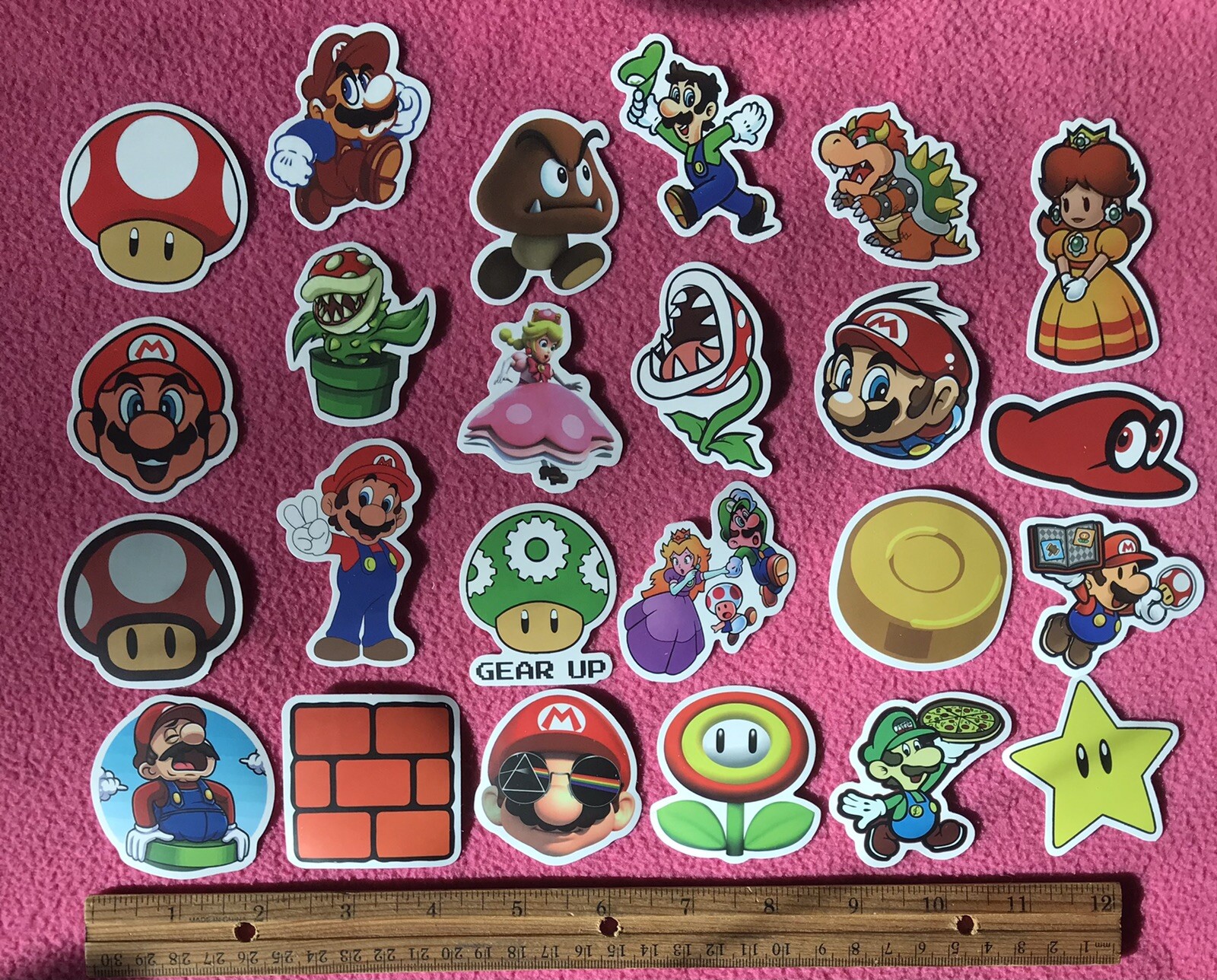 LOT OF 10 PCS SUPER MARIO brothers Party Video Game Characters Stickers LUIGI