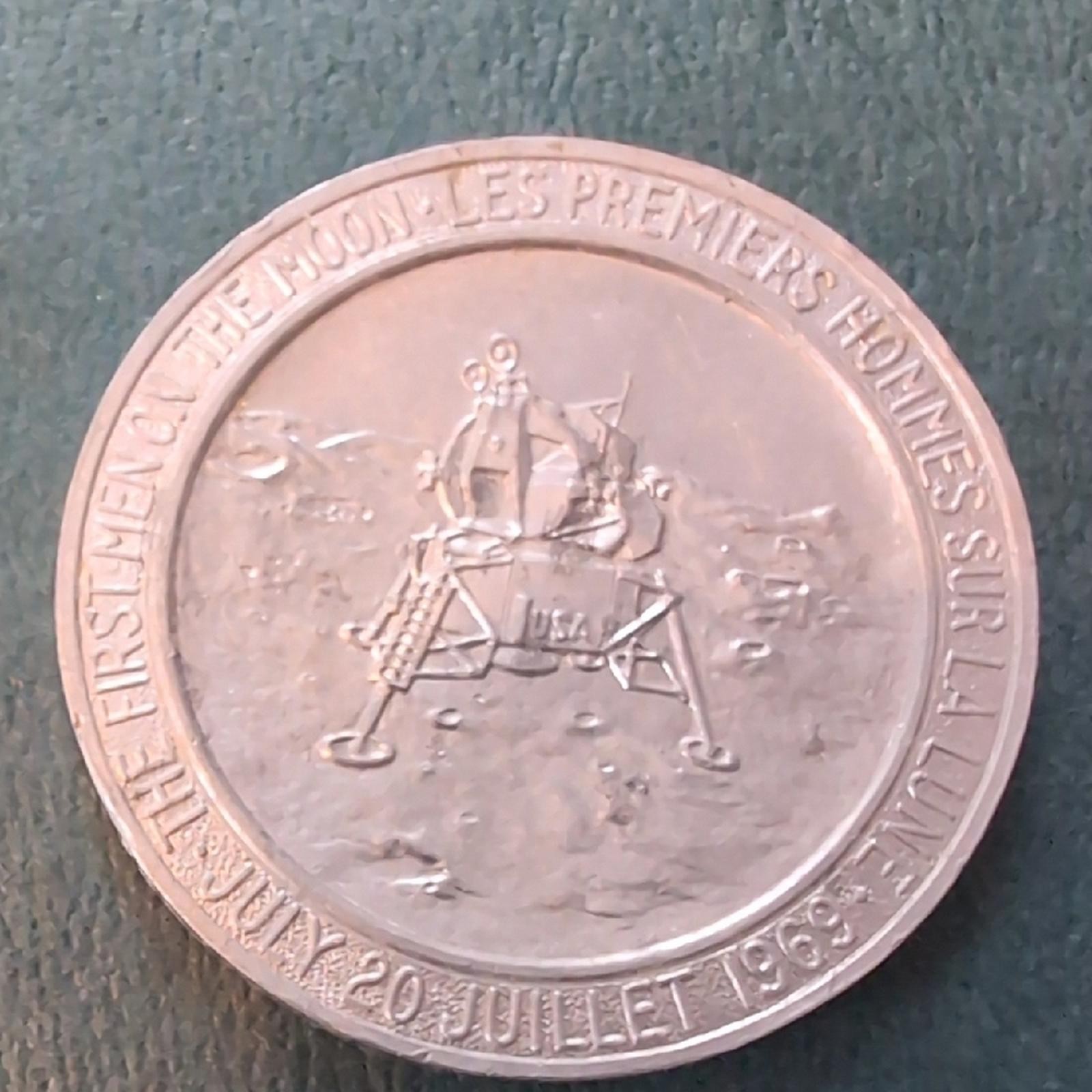 Apollo 11 Commemorative Coin
