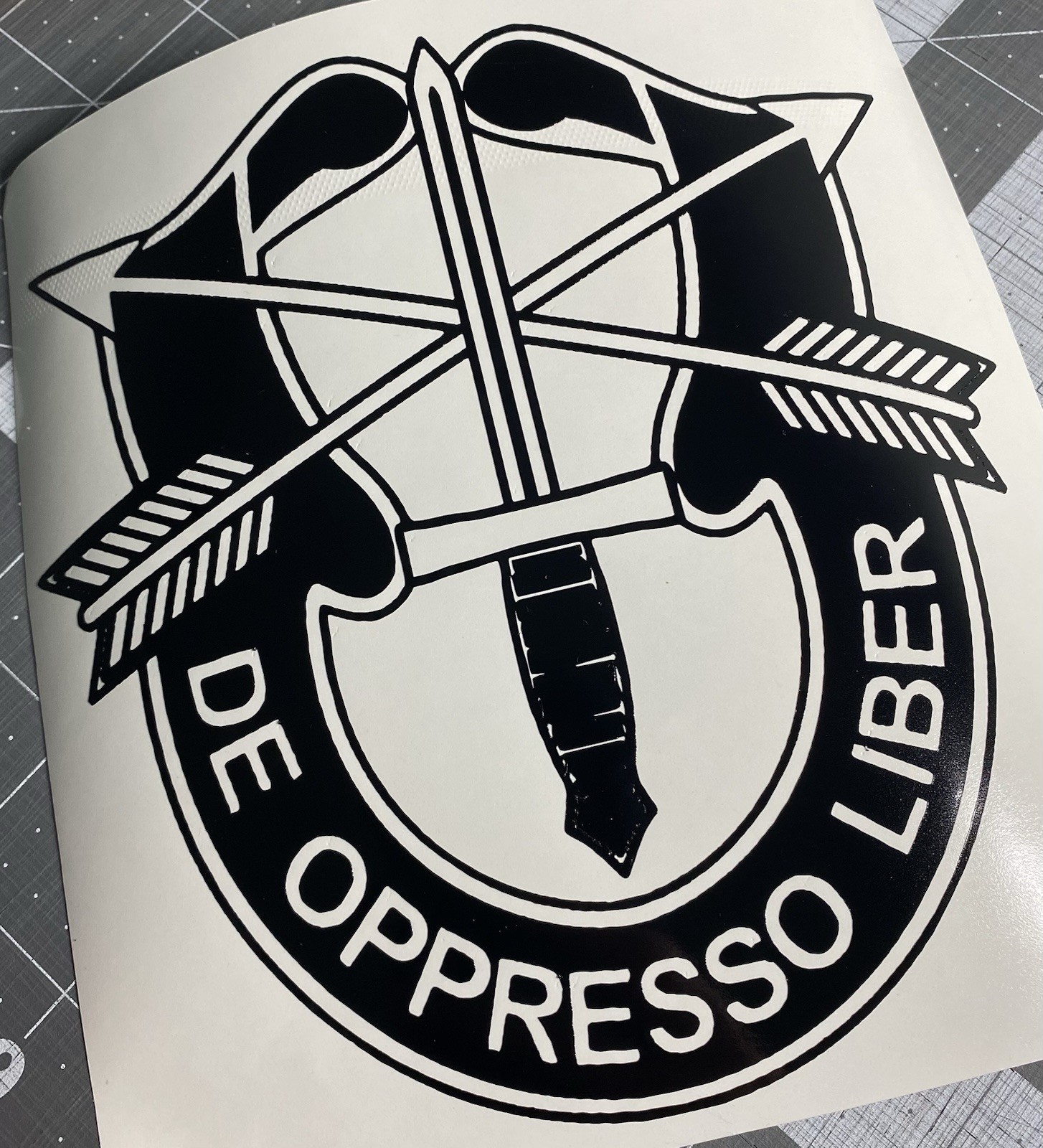 Vinyl Decal – U.S. Army Special Forces Crest, Various Sizes & Colors