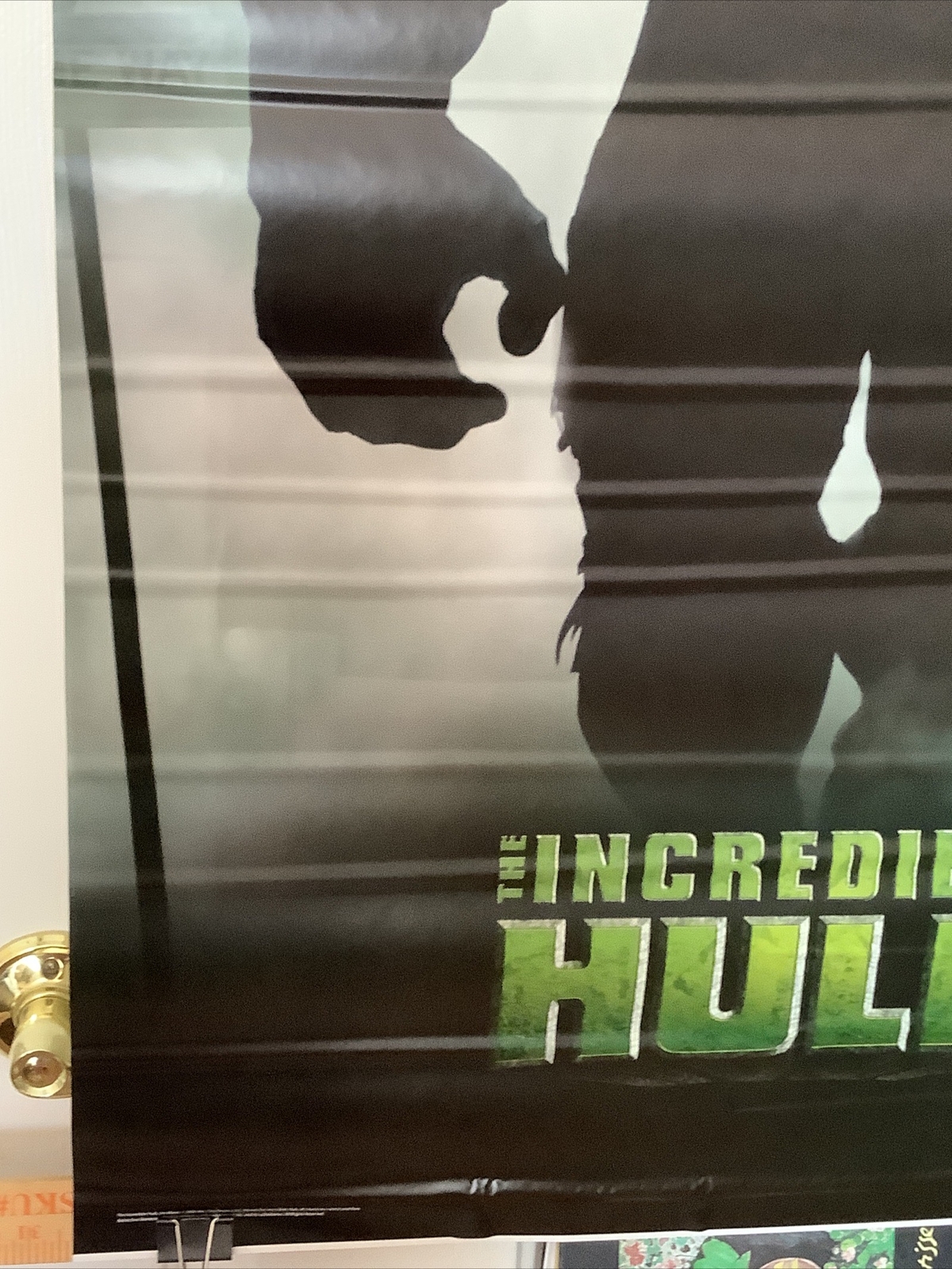 Incredible Hulk Peel & Stick Wall Art 24×36 RoomMates Removable & Repositionable
