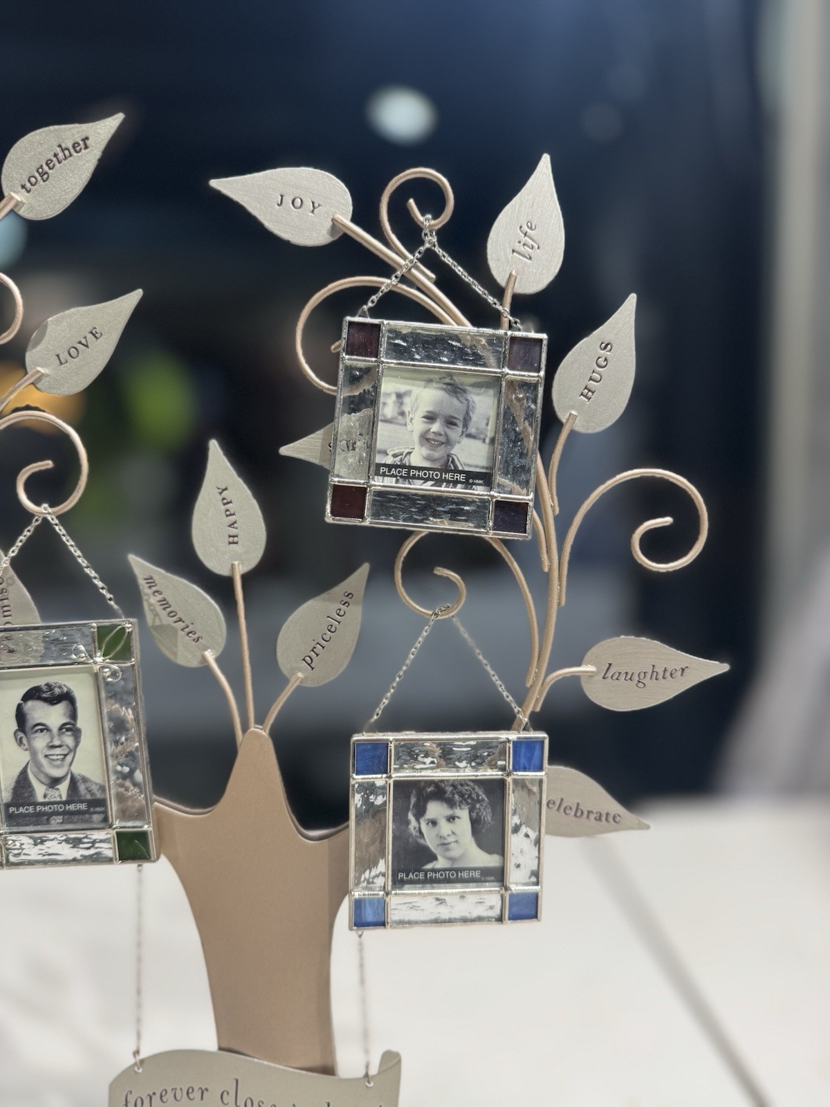 Hallmark Metal Photo Tree Frame – 3Hanging Frames – ©2004Size: OS Hallmark