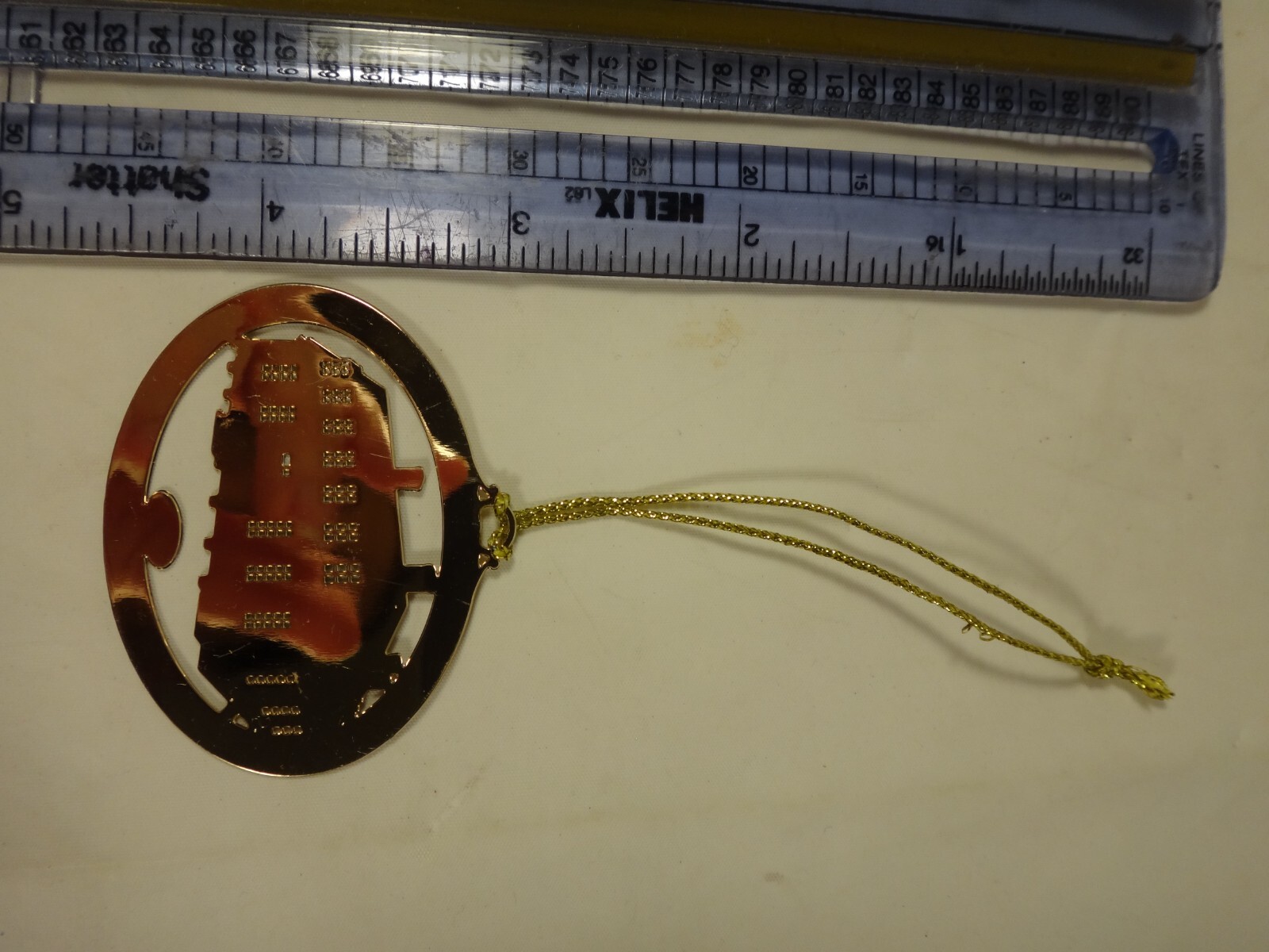 2018 Colonial Williamsburg Raleigh Tavern Oval Gold Finish Christmas Ornament