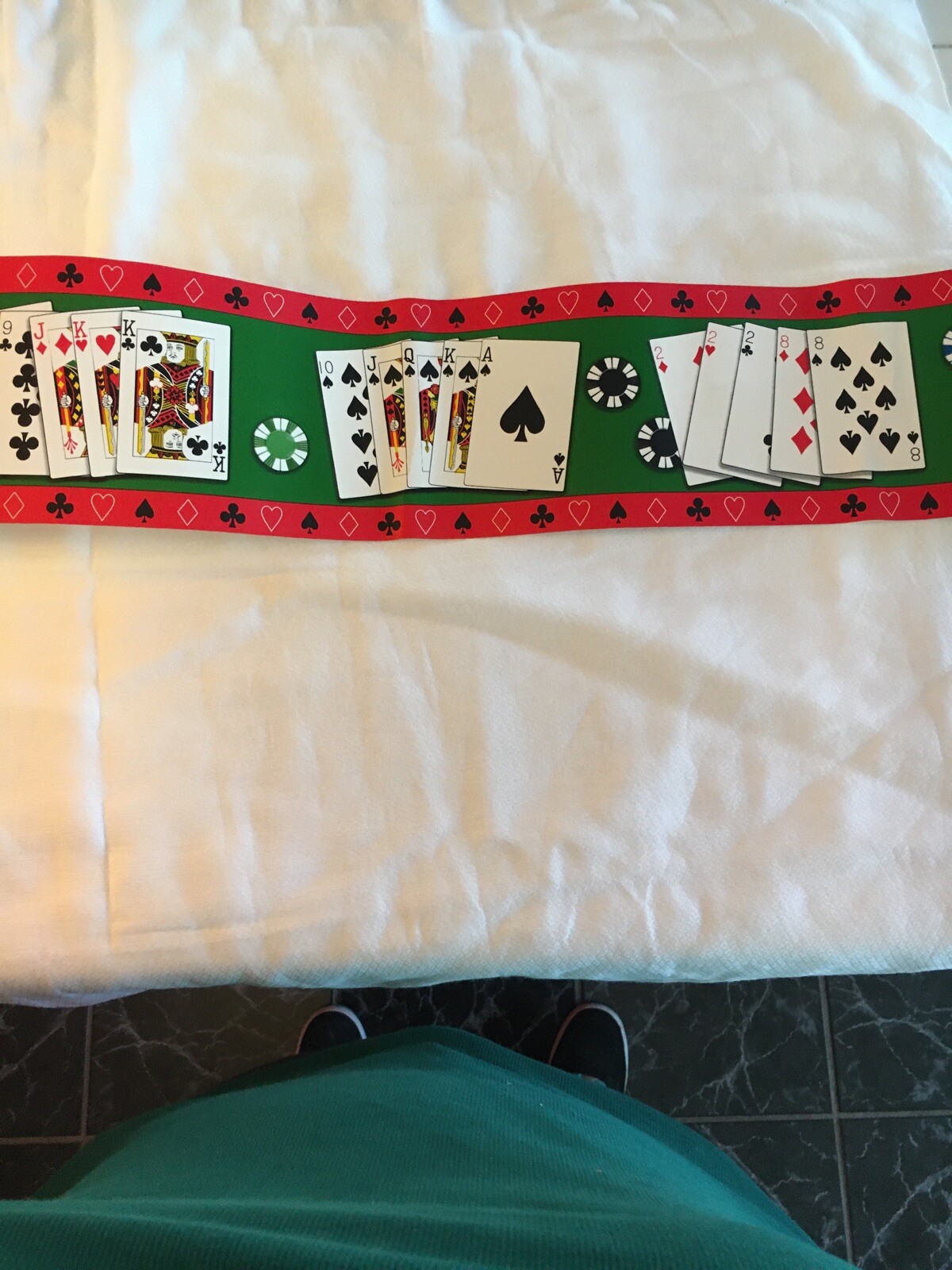 CASINO, POKER ,ROYAL FLUSH GAMBLING, POKER CHIPS RED WALLPAPER BORDER. NEW!