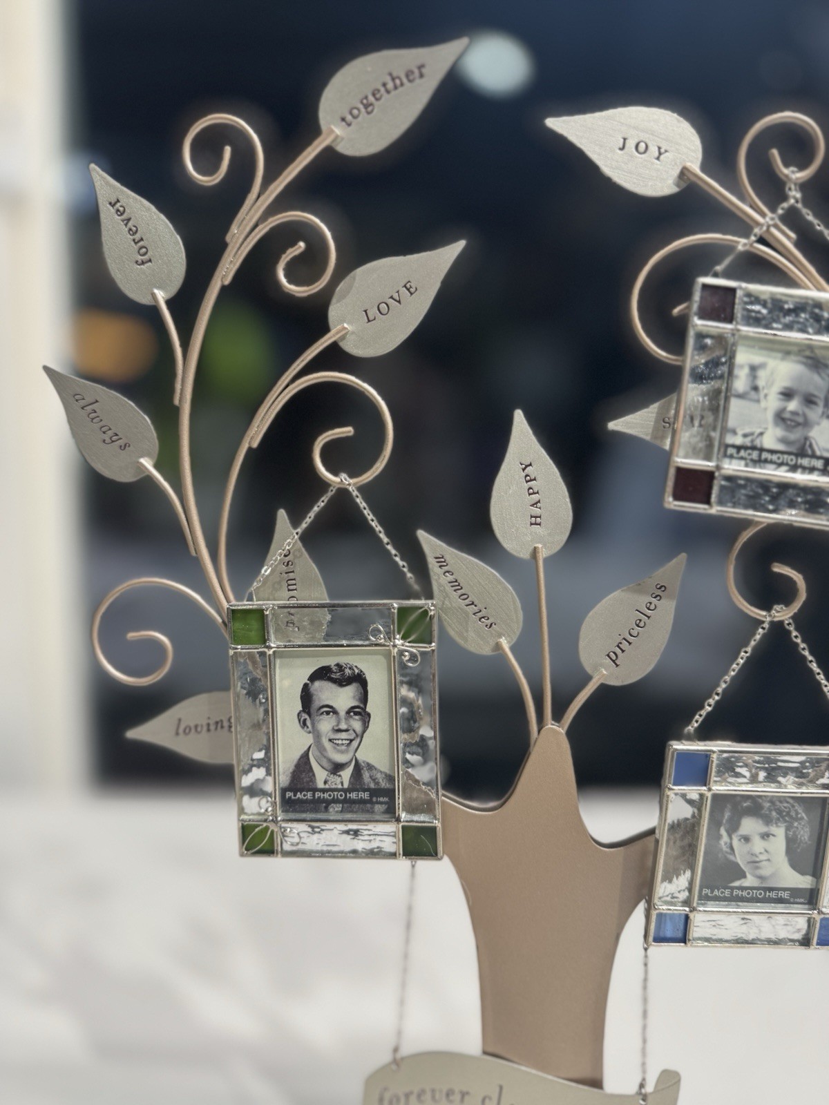Hallmark Metal Photo Tree Frame – 3Hanging Frames – ©2004Size: OS Hallmark