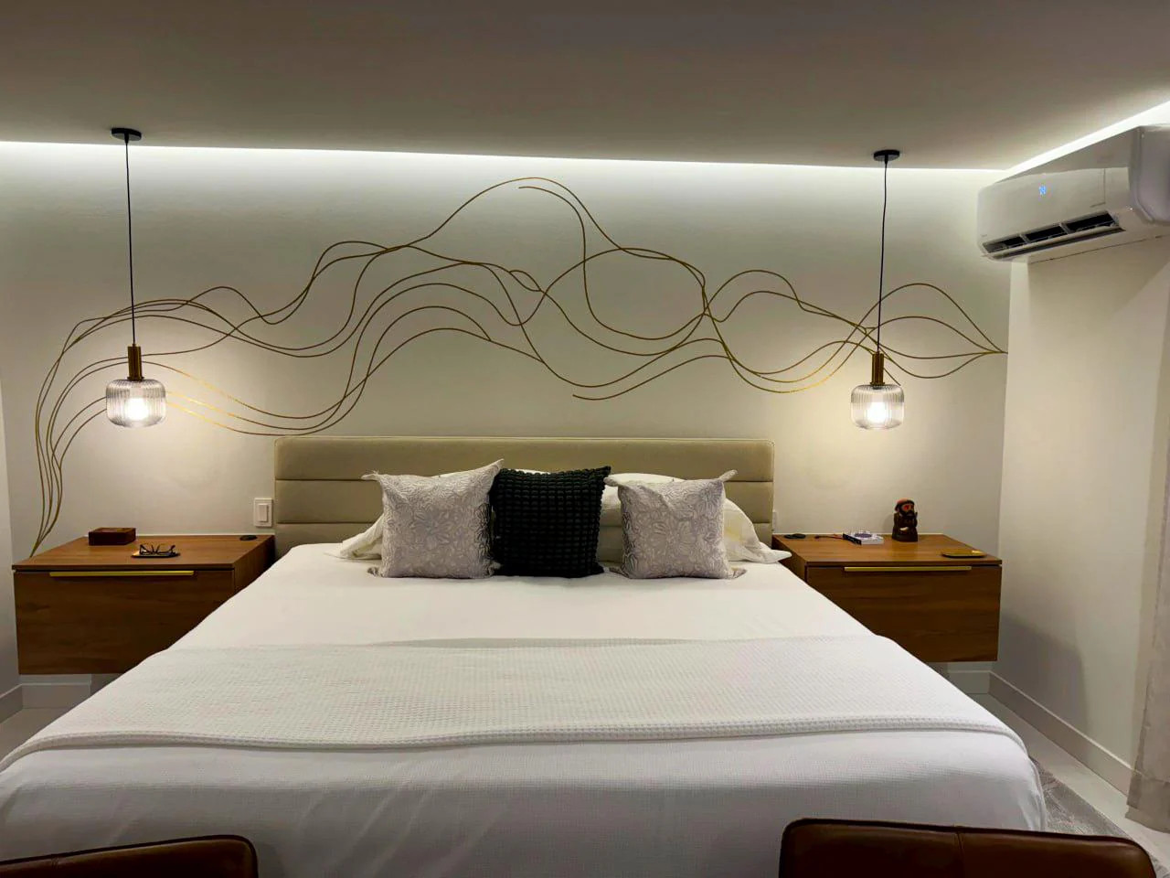 Elegant Line Art Wall Decal | Gold Swirl Wall Sticker